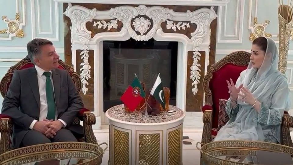 May be an image of dais and the Oval Office